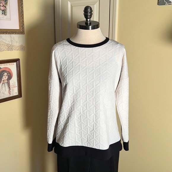 Collective Concepts Sweater - Picture 1 of 6